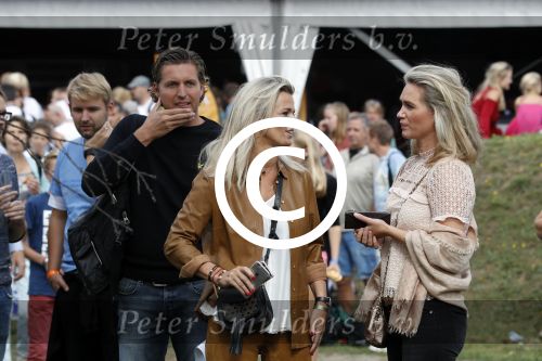 Amsterdam 11 september 2016
Amsterdam city swim tbv ALS door de amsterdamse grachten. Pieter v d Hoogenband kwam samen met zijn verloofde Marie Jose Crooijmans zijn kinderen en zijn ouders en broer