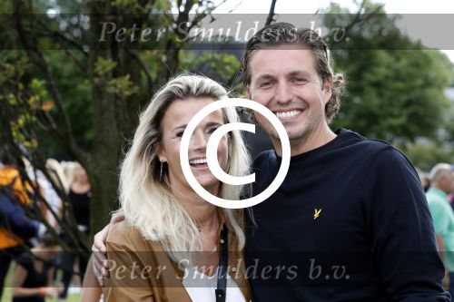 Amsterdam 11 september 2016
Amsterdam city swim tbv ALS door de amsterdamse grachten. Pieter v d Hoogenband kwam samen met zijn verloofde Marie Jose Crooijmans zijn kinderen en zijn ouders en broer
