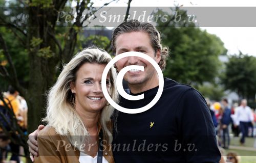 Amsterdam 11 september 2016
Amsterdam city swim tbv ALS door de amsterdamse grachten. Pieter v d Hoogenband kwam samen met zijn verloofde Marie Jose Crooijmans zijn kinderen en zijn ouders en broer