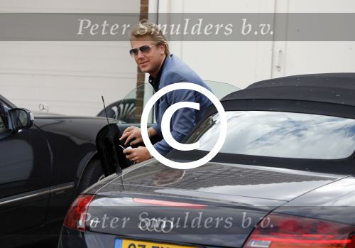 Lijnden 19 september 2016
Patricia Paay en haar nieuwe vriend Robbert Hinfelaar arriveren in haar auto bij haar huis.
