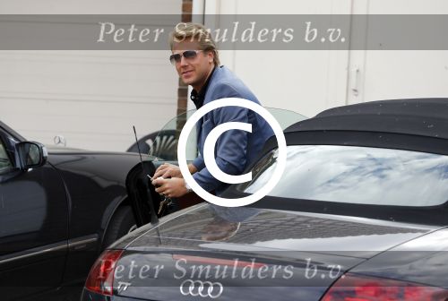 Lijnden 19 september 2016
Patricia Paay en haar nieuwe vriend Robbert Hinfelaar arriveren in haar auto bij haar huis.