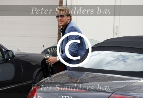 Lijnden 19 september 2016
Patricia Paay en haar nieuwe vriend Robbert Hinfelaar arriveren in haar auto bij haar huis.