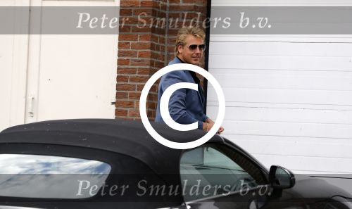 Lijnden 19 september 2016
Patricia Paay en haar nieuwe vriend Robbert Hinfelaar arriveren in haar auto bij haar huis.