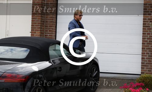 Lijnden 19 september 2016
Patricia Paay en haar nieuwe vriend Robbert Hinfelaar arriveren in haar auto bij haar huis.