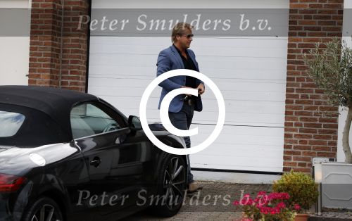 Lijnden 19 september 2016
Patricia Paay en haar nieuwe vriend Robbert Hinfelaar arriveren in haar auto bij haar huis.
