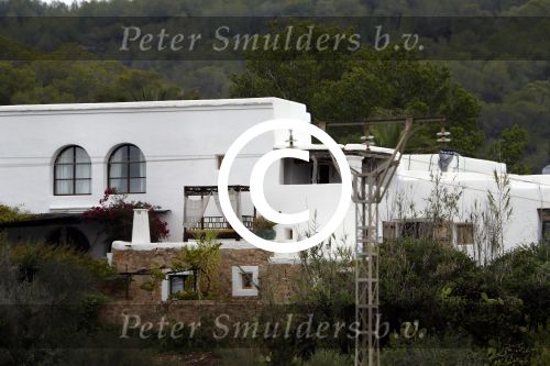 Ibiza 24 september 2016
Trouwen Gigi Ravelli en Roger Hodenius op ibiza . Ze trouwenni zuin huis/finca.