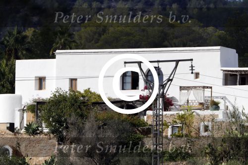 Ibiza 24 september 2016
Trouwen Gigi Ravelli en Roger Hodenius op ibiza . Ze trouwenni zuin huis/finca.