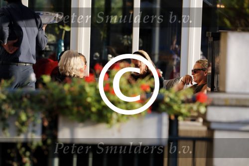 Amsterdam 12 september 2016
Rutger hauer op terras van het Amstel Hotel met vrienden en oud model Tatjana Patitz