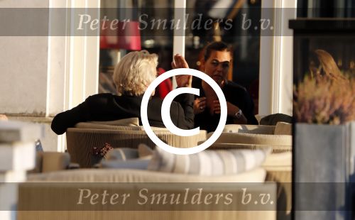 Amsterdam 12 september 2016
Rutger hauer op terras van het Amstel Hotel met vrienden en oud model Tatjana Patitz