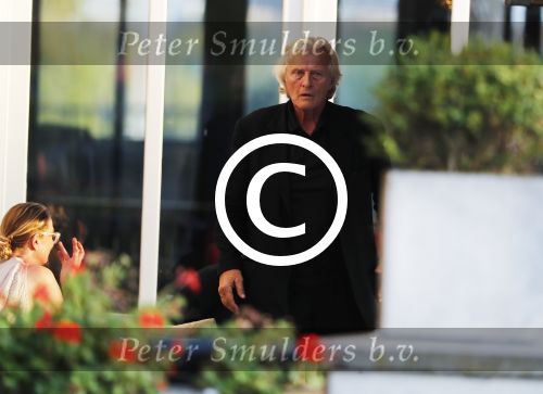 Amsterdam 12 september 2016
Rutger hauer op terras van het Amstel Hotel met vrienden en oud model Tatjana Patitz