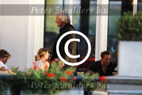 Amsterdam 12 september 2016
Rutger hauer op terras van het Amstel Hotel met vrienden en oud model Tatjana Patitz