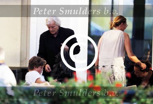 Amsterdam 12 september 2016
Rutger hauer op terras van het Amstel Hotel met vrienden en oud model Tatjana Patitz