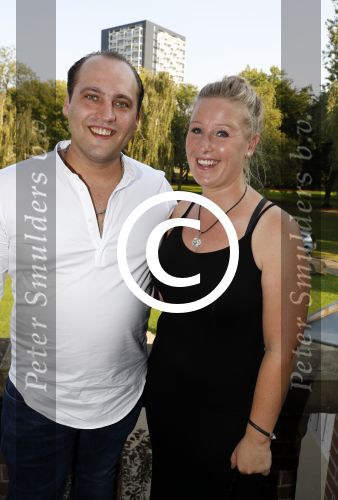 Rotterdam 14 september 2016
Boekpresentatie boek Rene v Gijp geschreven door Michiel v Egmond bij the harbour club. Zijn zoons Bicky en Sanny kregen de eerste exemplaren. Sanny met zijn vrouw