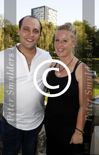Rotterdam 14 september 2016
Boekpresentatie boek Rene v Gijp geschreven door Michiel v Egmond bij the harbour club. Zijn zoons Bicky en Sanny kregen de eerste exemplaren. Sanny met zijn vrouw