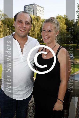 Rotterdam 14 september 2016
Boekpresentatie boek Rene v Gijp geschreven door Michiel v Egmond bij the harbour club. Zijn zoons Bicky en Sanny kregen de eerste exemplaren. Sanny met zijn vrouw