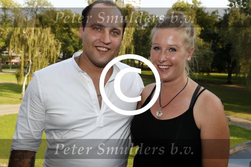 Rotterdam 14 september 2016
Boekpresentatie boek Rene v Gijp geschreven door Michiel v Egmond bij the harbour club. Zijn zoons Bicky en Sanny kregen de eerste exemplaren. Sanny met zijn vrouw
