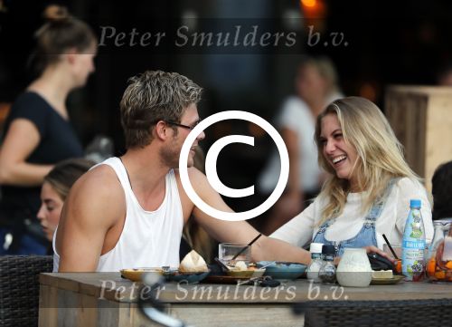 Amsterdam 12 september 2016 
Tim Douwsma en zijn vriendin Jessie Jazz Vuijk op terras en op de scooter