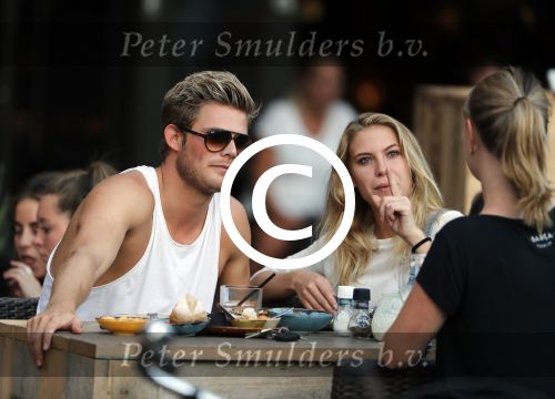 Amsterdam 12 september 2016 
Tim Douwsma en zijn vriendin Jessie Jazz Vuijk op terras en op de scooter