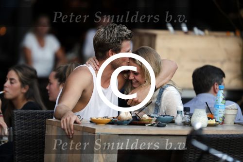 Amsterdam 12 september 2016 
Tim Douwsma en zijn vriendin Jessie Jazz Vuijk op terras en op de scooter