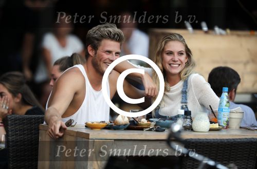 Amsterdam 12 september 2016 
Tim Douwsma en zijn vriendin Jessie Jazz Vuijk op terras en op de scooter