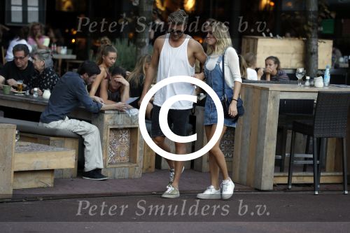 Amsterdam 12 september 2016 
Tim Douwsma en zijn vriendin Jessie Jazz Vuijk op terras en op de scooter