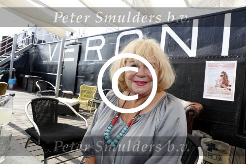 Amsterdam 15 september 2016
Presentatie produkten van manuela Kemp op het Veronica schip. Tineke de Nooij