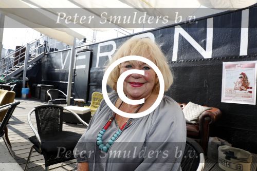 Amsterdam 15 september 2016
Presentatie produkten van manuela Kemp op het Veronica schip. Tineke de Nooij