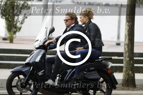 Amsterdam 17 september 2016
Wesly Bronkhorst met zijn vriendin Renee Gunning op de scooter