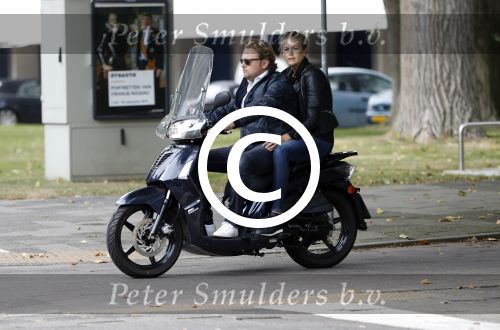 Amsterdam 17 september 2016
Wesly Bronkhorst met zijn vriendin Renee Gunning op de scooter
