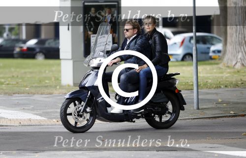 Amsterdam 17 september 2016
Wesly Bronkhorst met zijn vriendin Renee Gunning op de scooter