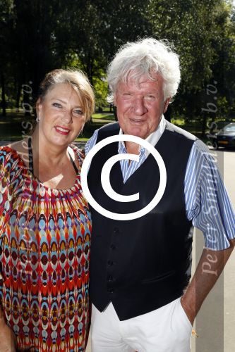 Rotterdam 14 september 2016
Boekpresentatie boek Rene v Gijp geschreven door Michiel v Egmond bij the harbour club. Zijn zoons Bicky en Sanny kregen de eerste exemplaren. Willibrord Frequin met vriendin