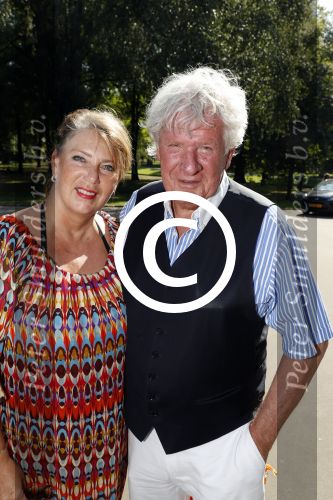 Rotterdam 14 september 2016
Boekpresentatie boek Rene v Gijp geschreven door Michiel v Egmond bij the harbour club. Zijn zoons Bicky en Sanny kregen de eerste exemplaren. Willibrord Frequin met vriendin