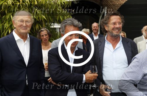 Naarden Vesting 6 september 2016
Presentatei boek DOEN van Jan des Bouvrie bij het arsenaal.
Monique en zoon Jan zijn ook aanwezig. Joop v d Ende Yves Gijraths en Herman Heinsbroek