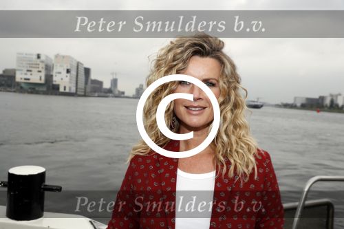 Amsterdam 28 september 2017
Castpresentaie van de Spa ( net 5 serie). De cast bestaat uit Annette Barlo Mattijn Hartemink Eva Marie v d Waal Rein v DuivenbodenDavy Eduard King Juvat Westendorp Beau Schneider Lara Leijs Nzinga Sordam en Eva Bartels.