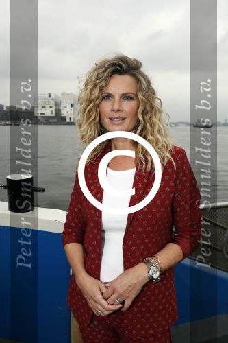Amsterdam 28 september 2017
Castpresentaie van de Spa ( net 5 serie). De cast bestaat uit Annette Barlo Mattijn Hartemink Eva Marie v d Waal Rein v DuivenbodenDavy Eduard King Juvat Westendorp Beau Schneider Lara Leijs Nzinga Sordam en Eva Bartels.