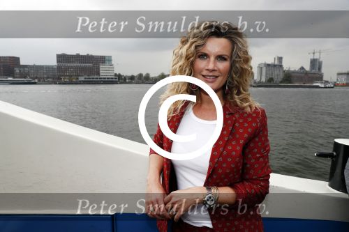 Amsterdam 28 september 2017
Castpresentaie van de Spa ( net 5 serie). De cast bestaat uit Annette Barlo Mattijn Hartemink Eva Marie v d Waal Rein v DuivenbodenDavy Eduard King Juvat Westendorp Beau Schneider Lara Leijs Nzinga Sordam en Eva Bartels.