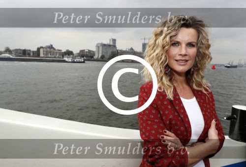 Amsterdam 28 september 2017
Castpresentaie van de Spa ( net 5 serie). De cast bestaat uit Annette Barlo Mattijn Hartemink Eva Marie v d Waal Rein v DuivenbodenDavy Eduard King Juvat Westendorp Beau Schneider Lara Leijs Nzinga Sordam en Eva Bartels.