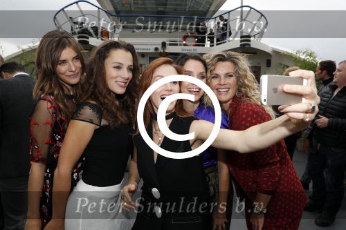Amsterdam 28 september 2017
Castpresentaie van de Spa ( net 5 serie). De cast bestaat uit Annette Barlo Mattijn Hartemink Eva Marie v d Waal Rein v DuivenbodenDavy Eduard King Juvat Westendorp Beau Schneider Lara Leijs Nzinga Sordam en Eva Bartels.