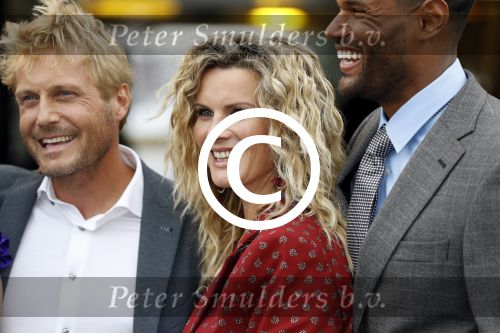 Amsterdam 28 september 2017
Castpresentaie van de Spa ( net 5 serie). De cast bestaat uit Annette Barlo Mattijn Hartemink Eva Marie v d Waal Rein v DuivenbodenDavy Eduard King Juvat Westendorp Beau Schneider Lara Leijs Nzinga Sordam en Eva Bartels.