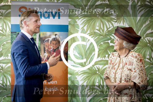 Amsterdam 22 september 2017
Prinses Beatrix opent nieuwe pand Simavi. Prinses Beatrix met ambassadeur Barry Atsma