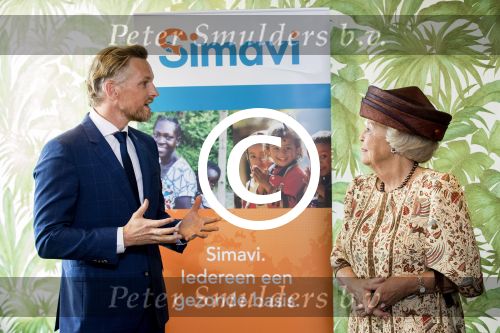 Amsterdam 22 september 2017
Prinses Beatrix opent nieuwe pand Simavi. Prinses Beatrix met ambassadeur Barry Atsma