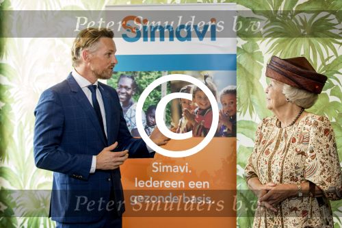 Amsterdam 22 september 2017
Prinses Beatrix opent nieuwe pand Simavi. Prinses Beatrix met ambassadeur Barry Atsma