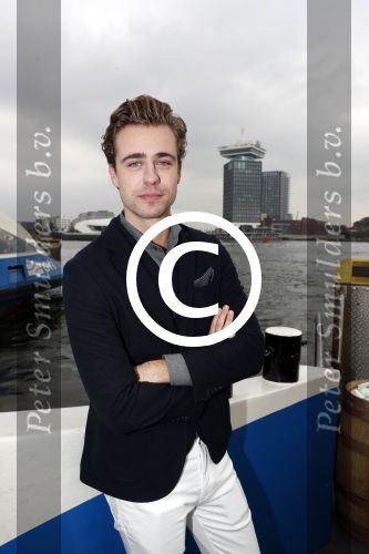 Amsterdam 28 september 2017
Castpresentaie van de Spa ( net 5 serie). De cast bestaat uit Annette Barlo Mattijn Hartemink Eva Marie v d Waal Rein v DuivenbodenDavy Eduard King Juvat Westendorp Beau Schneider Lara Leijs Nzinga Sordam en Eva Bartels.