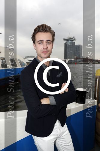 Amsterdam 28 september 2017
Castpresentaie van de Spa ( net 5 serie). De cast bestaat uit Annette Barlo Mattijn Hartemink Eva Marie v d Waal Rein v DuivenbodenDavy Eduard King Juvat Westendorp Beau Schneider Lara Leijs Nzinga Sordam en Eva Bartels.