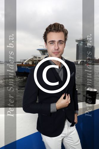 Amsterdam 28 september 2017
Castpresentaie van de Spa ( net 5 serie). De cast bestaat uit Annette Barlo Mattijn Hartemink Eva Marie v d Waal Rein v DuivenbodenDavy Eduard King Juvat Westendorp Beau Schneider Lara Leijs Nzinga Sordam en Eva Bartels.