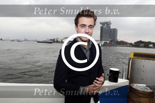 Amsterdam 28 september 2017
Castpresentaie van de Spa ( net 5 serie). De cast bestaat uit Annette Barlo Mattijn Hartemink Eva Marie v d Waal Rein v DuivenbodenDavy Eduard King Juvat Westendorp Beau Schneider Lara Leijs Nzinga Sordam en Eva Bartels.