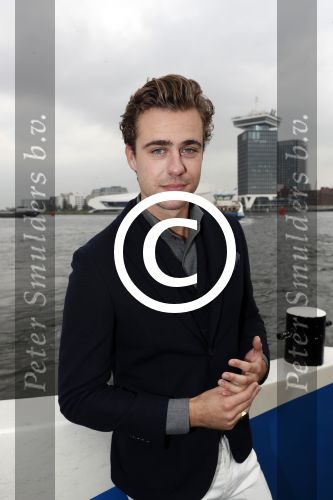 Amsterdam 28 september 2017
Castpresentaie van de Spa ( net 5 serie). De cast bestaat uit Annette Barlo Mattijn Hartemink Eva Marie v d Waal Rein v DuivenbodenDavy Eduard King Juvat Westendorp Beau Schneider Lara Leijs Nzinga Sordam en Eva Bartels.
