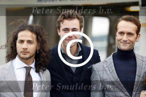 Amsterdam 28 september 2017
Castpresentaie van de Spa ( net 5 serie). De cast bestaat uit Annette Barlo Mattijn Hartemink Eva Marie v d Waal Rein v DuivenbodenDavy Eduard King Juvat Westendorp Beau Schneider Lara Leijs Nzinga Sordam en Eva Bartels.