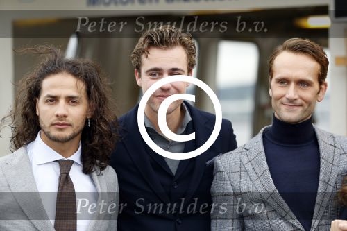 Amsterdam 28 september 2017
Castpresentaie van de Spa ( net 5 serie). De cast bestaat uit Annette Barlo Mattijn Hartemink Eva Marie v d Waal Rein v DuivenbodenDavy Eduard King Juvat Westendorp Beau Schneider Lara Leijs Nzinga Sordam en Eva Bartels.
