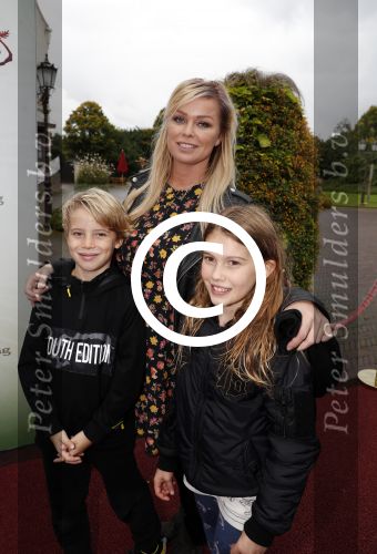 Kaatsheuvel 30 september 2017
Premiere musical in de efteling geschreven door Paul v Loon en Prinses Laurentien. Bridget Maasland met zoon Mees en een vriendinnetje